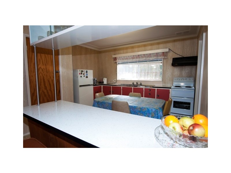 3 Oak Avenue, Lake Tabourie NSW 2539