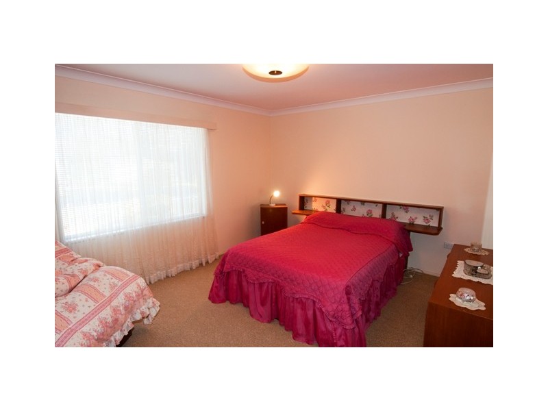 3 Oak Avenue, Lake Tabourie NSW 2539