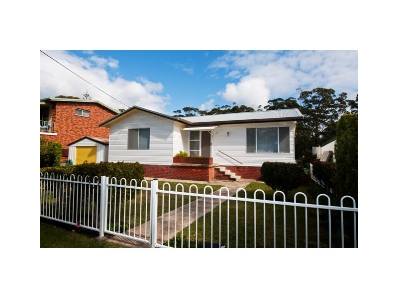 3 Oak Avenue, Lake Tabourie NSW 2539