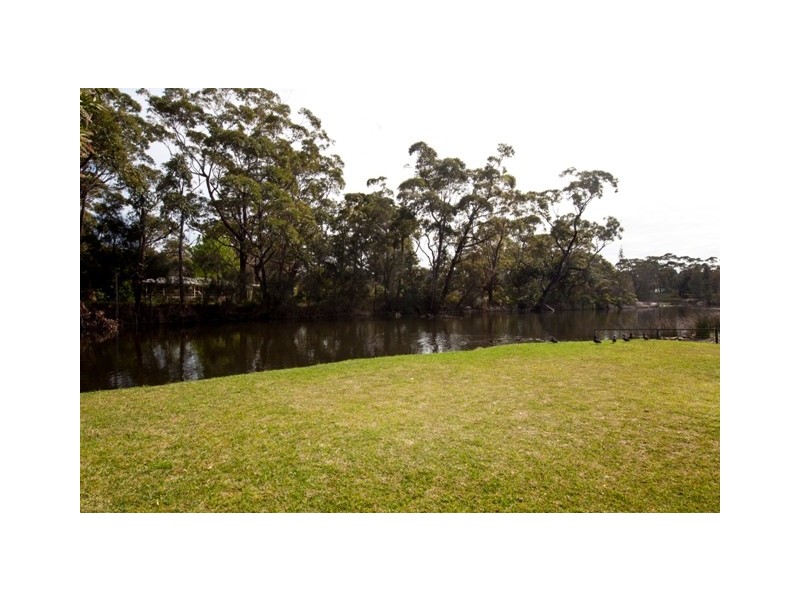 3 Oak Avenue, Lake Tabourie NSW 2539