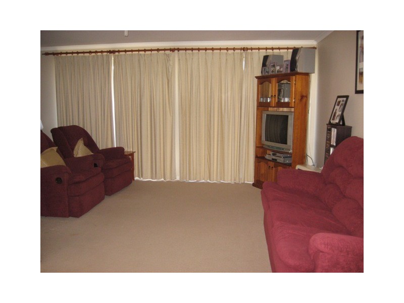 9 Saturn Avenue, Lake Tabourie NSW 2539