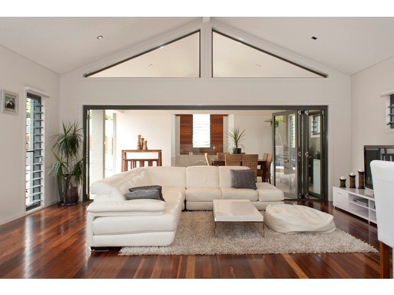 8 Yarrawonga Dr, Mollymook NSW 2539