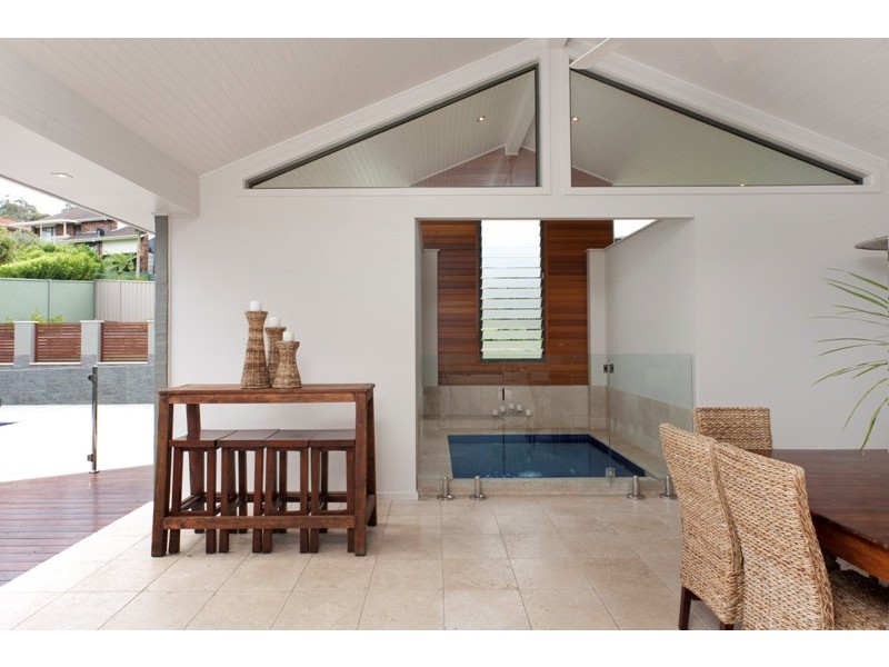 8 Yarrawonga Dr, Mollymook NSW 2539