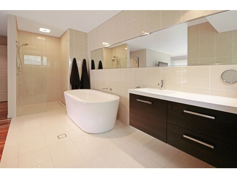 8 Yarrawonga Dr, Mollymook NSW 2539