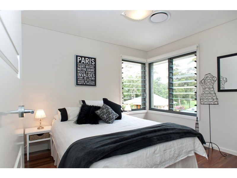 8 Yarrawonga Dr, Mollymook NSW 2539