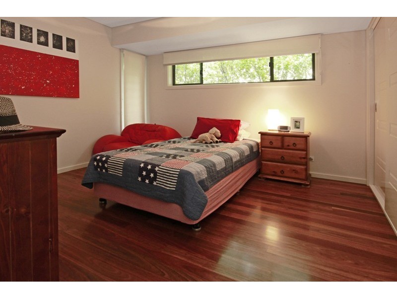 8 Yarrawonga Dr, Mollymook NSW 2539