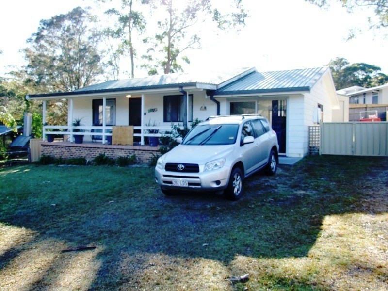 10 Paterson Close, Lake Tabourie NSW 2539
