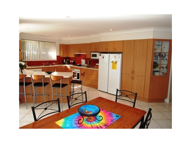 6 Kooralbyn Ave, Mollymook Beach NSW 2539