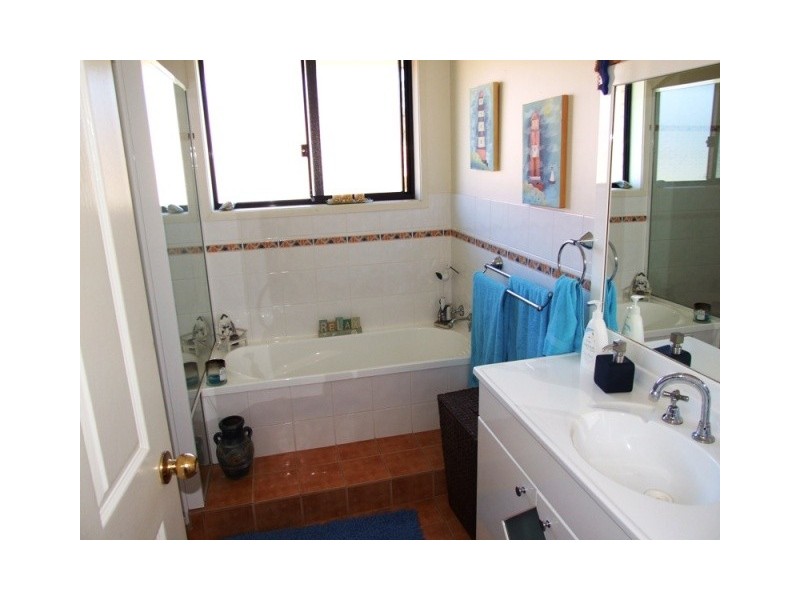 6 Kooralbyn Ave, Mollymook Beach NSW 2539