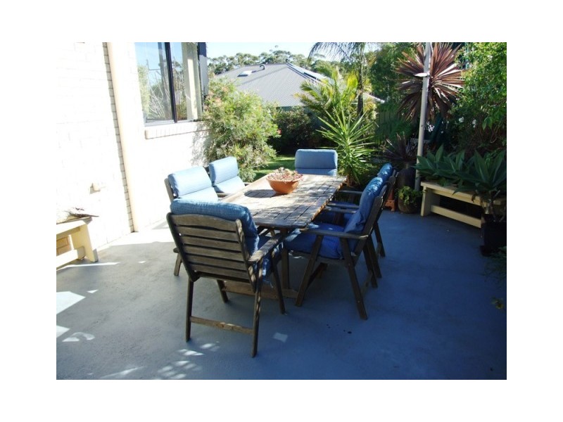 6 Kooralbyn Ave, Mollymook Beach NSW 2539