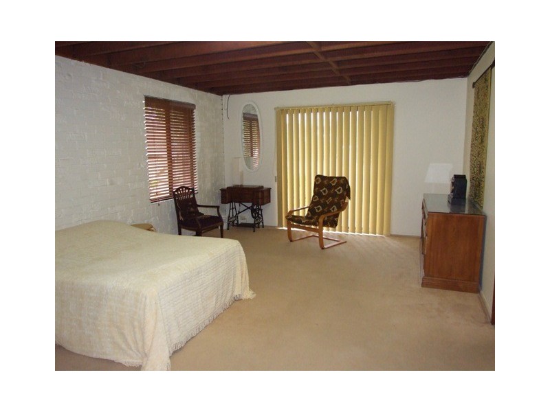 1 Torquay Drive, Lake Tabourie NSW 2539