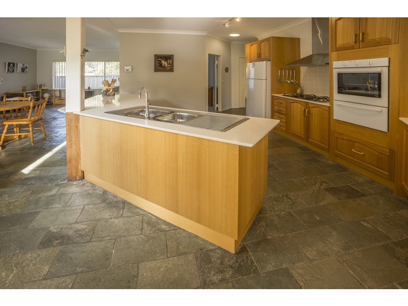 4 Walpole Avenue, Ulladulla NSW 2539