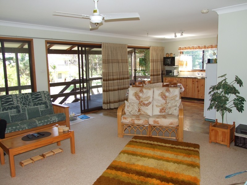 6 Parkinson Street, Narrawallee NSW 2539