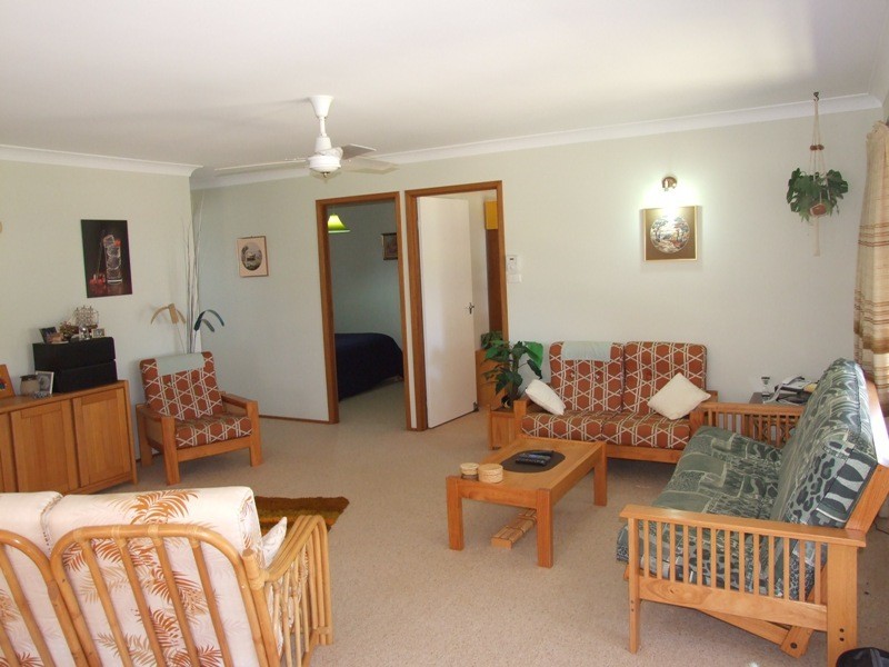 6 Parkinson Street, Narrawallee NSW 2539