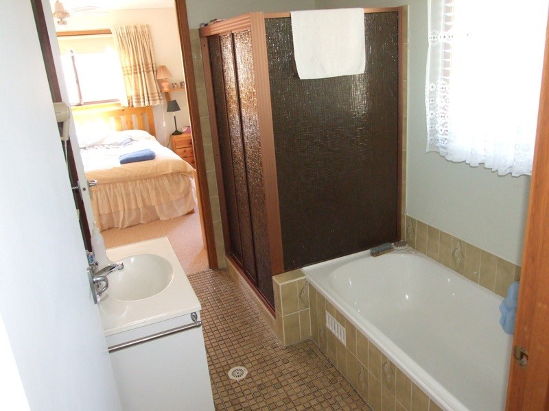 6 Parkinson Street, Narrawallee NSW 2539