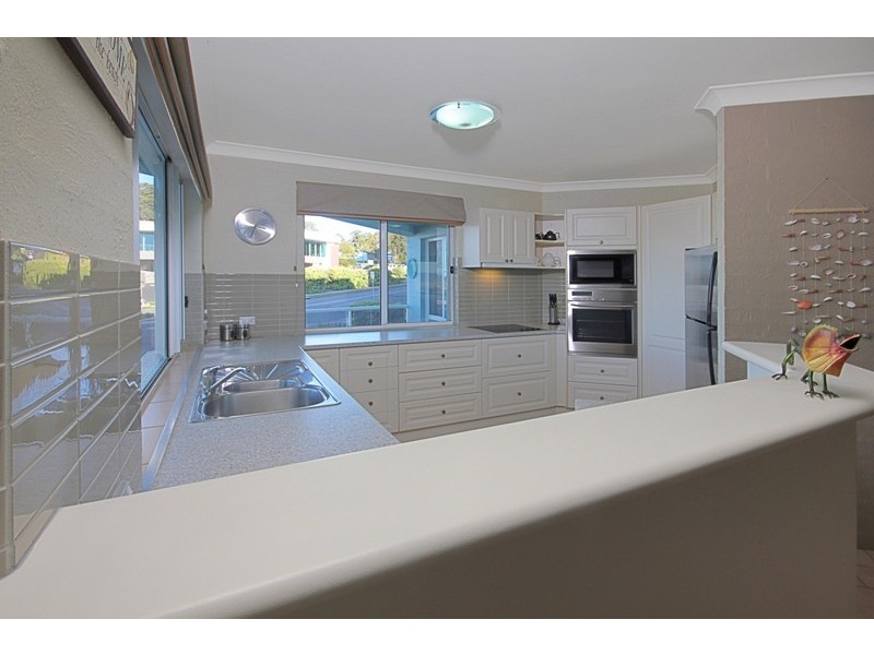 1/1 Golf Avenue, Mollymook Beach NSW 2539