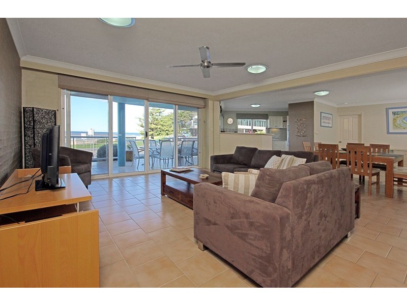 1/1 Golf Avenue, Mollymook Beach NSW 2539