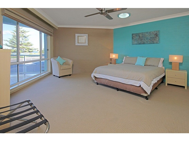 1/1 Golf Avenue, Mollymook Beach NSW 2539