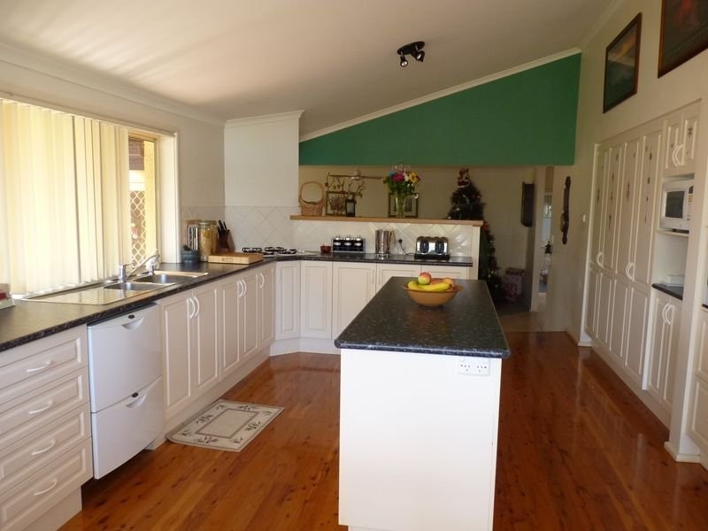 46 Buckland Street, Mollymook Beach NSW 2539