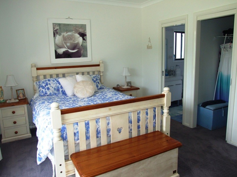 17 Bada Crescent, Dolphin Point NSW 2539