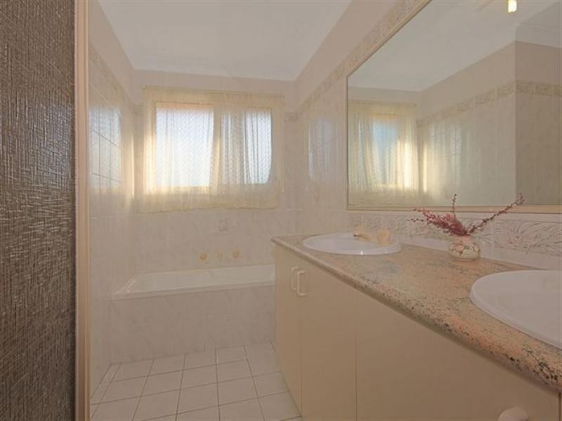 9 Aries Place, Narrawallee NSW 2539