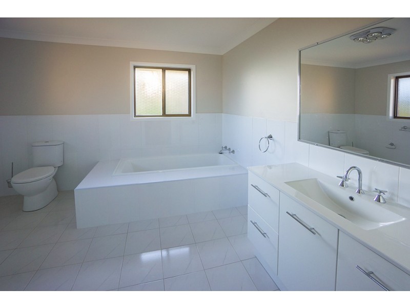 42 Pengana Crescent, Mollymook NSW 2539
