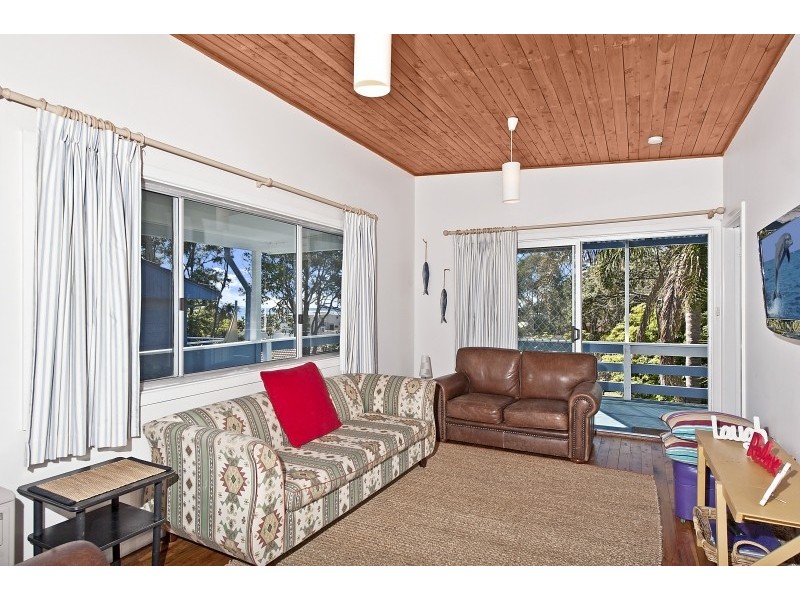 8 Ingold Avenue, Mollymook NSW 2539