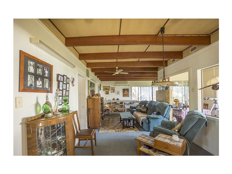 6 Mitchell Parade, Mollymook Beach NSW 2539