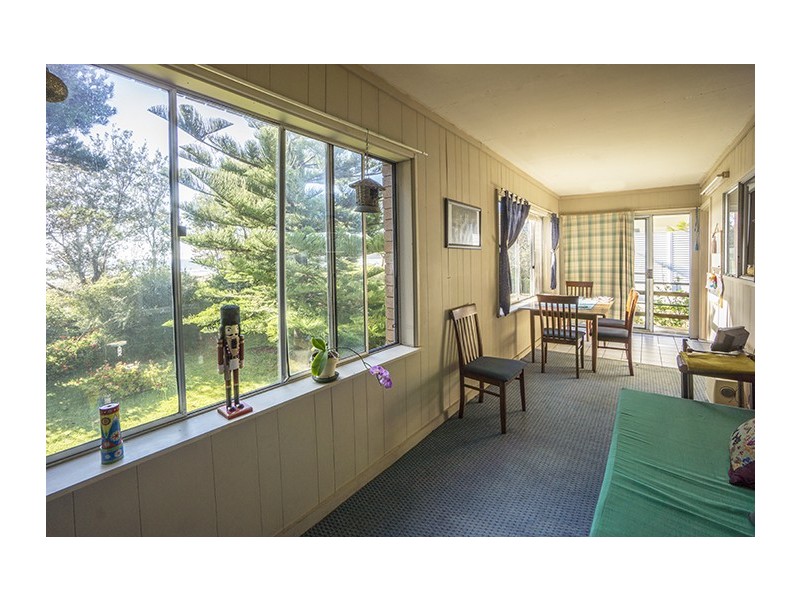 6 Mitchell Parade, Mollymook Beach NSW 2539