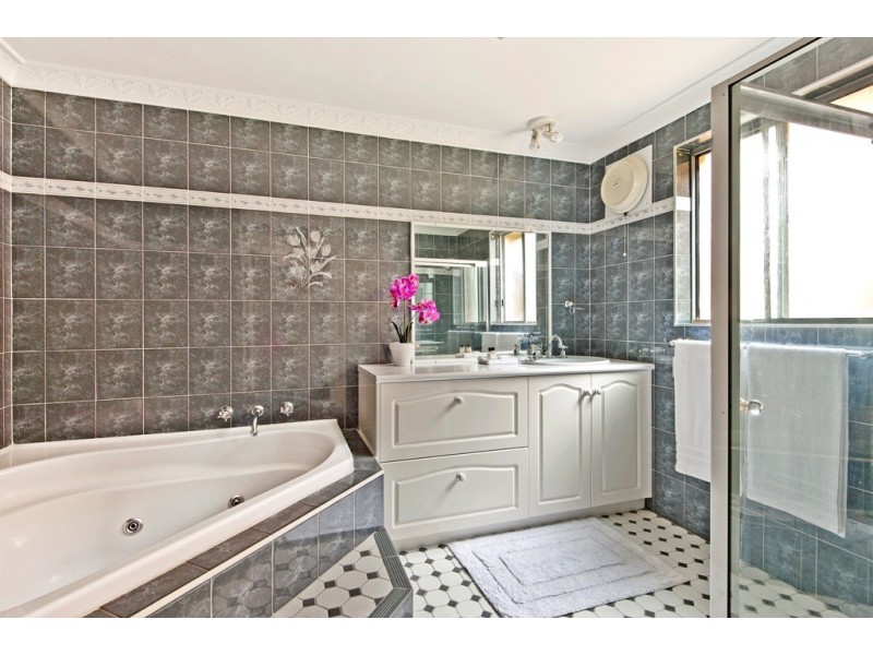 27 Canberra Crescent, Burrill Lake NSW 2539