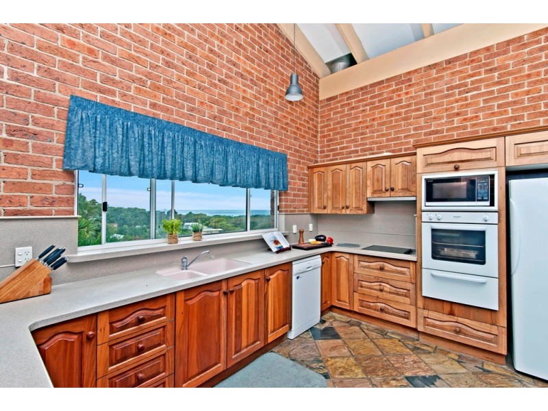 27 Canberra Crescent, Burrill Lake NSW 2539