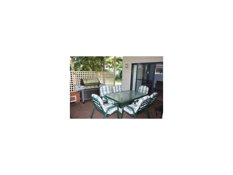 42 Lockhart St, Mollymook NSW 2539