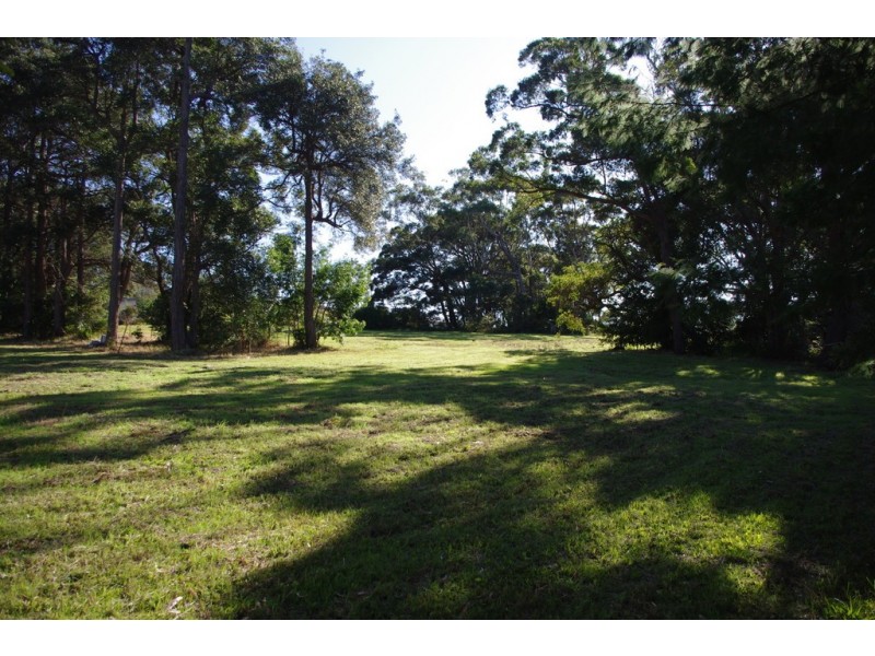 10 Davies Street, Mollymook NSW 2539