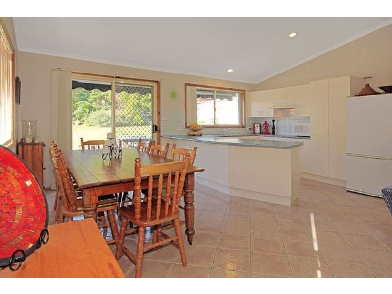 13 George Avenue, Kings Point NSW 2539