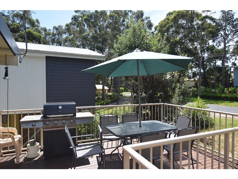 15 Ross St, Narrawallee NSW 2539