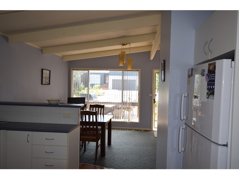 15 Ross St, Narrawallee NSW 2539