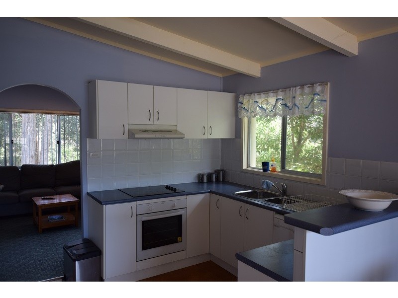 15 Ross St, Narrawallee NSW 2539