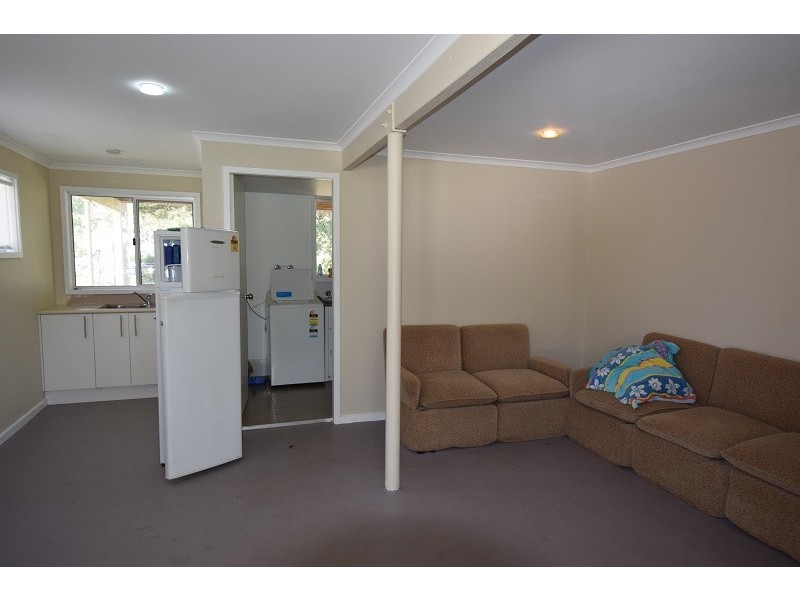 15 Ross St, Narrawallee NSW 2539