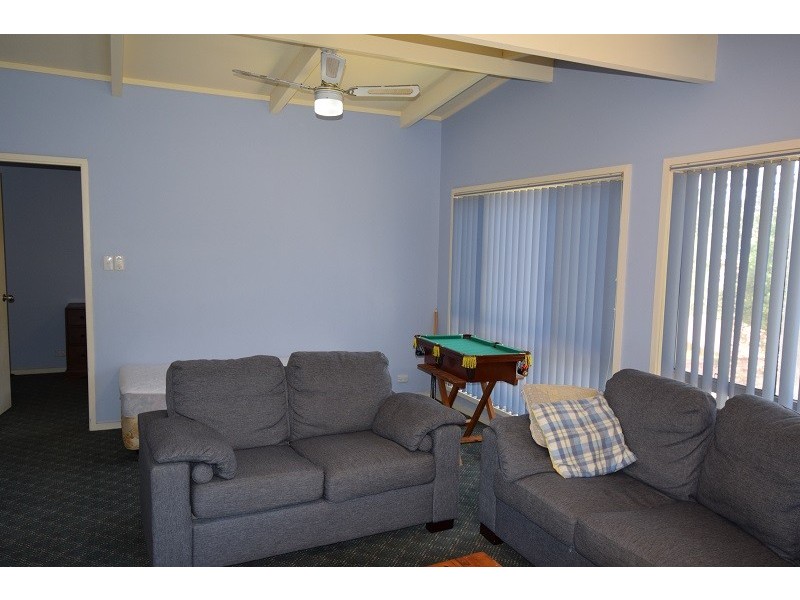 15 Ross St, Narrawallee NSW 2539