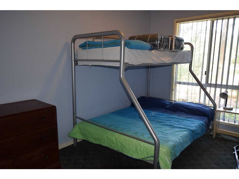 15 Ross St, Narrawallee NSW 2539