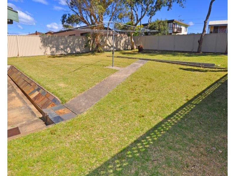 27 Seaside Parade, Dolphin Point NSW 2539