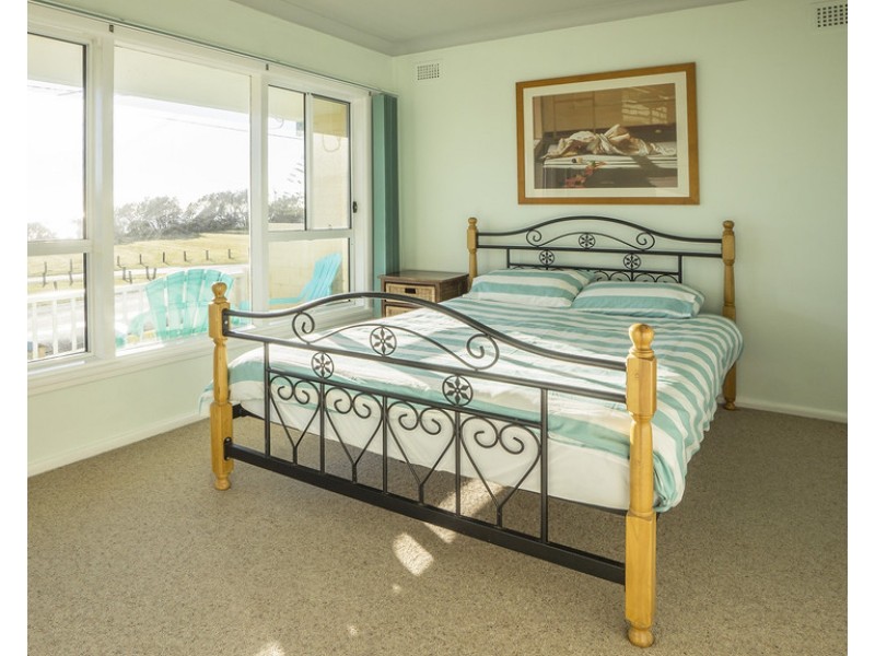 27 Seaside Parade, Dolphin Point NSW 2539
