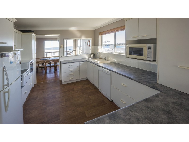 10 Jones Avenue, Mollymook NSW 2539