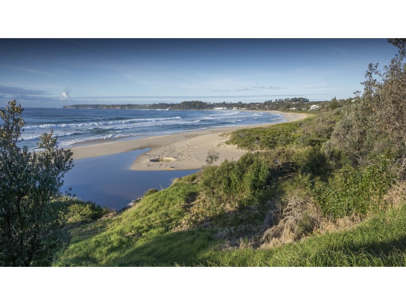 8 Beach Road, Mollymook NSW 2539