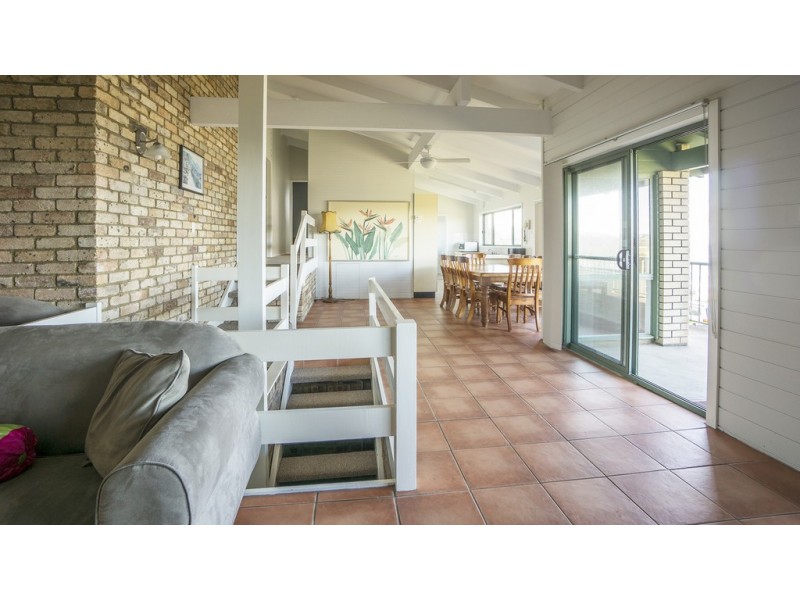 8 Beach Road, Mollymook NSW 2539