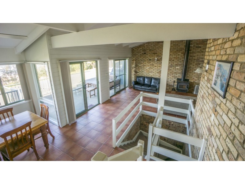 8 Beach Road, Mollymook NSW 2539