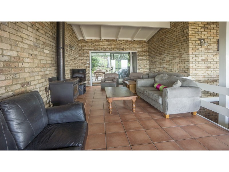 8 Beach Road, Mollymook NSW 2539