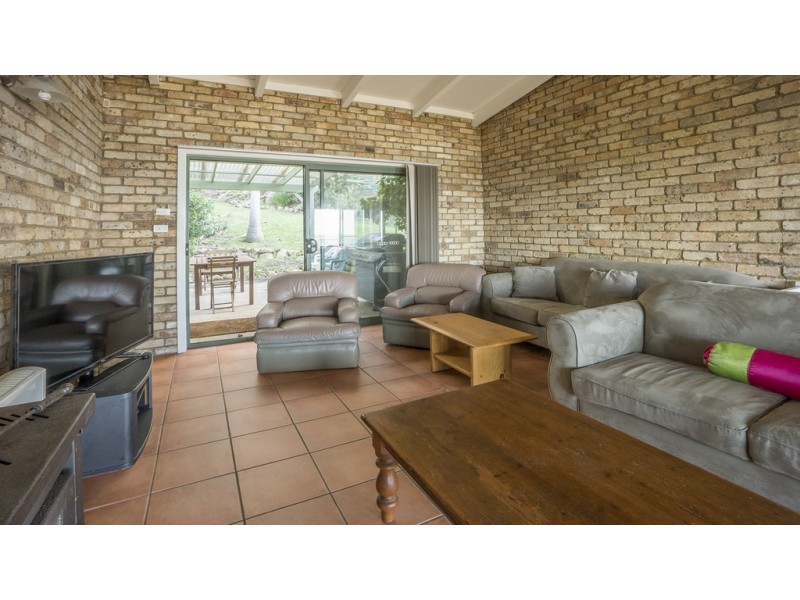 8 Beach Road, Mollymook NSW 2539
