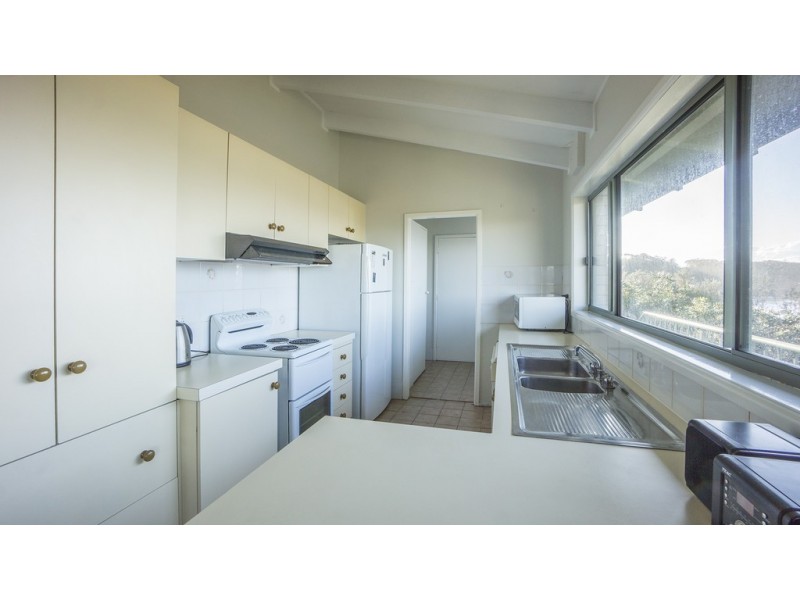 8 Beach Road, Mollymook NSW 2539