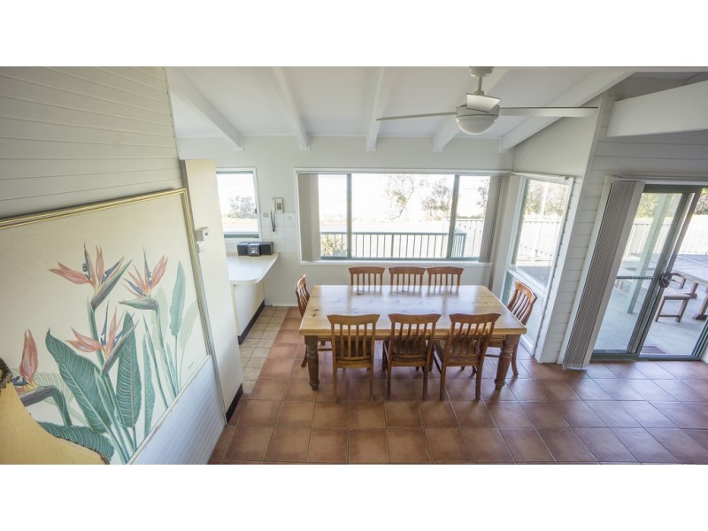 8 Beach Road, Mollymook NSW 2539